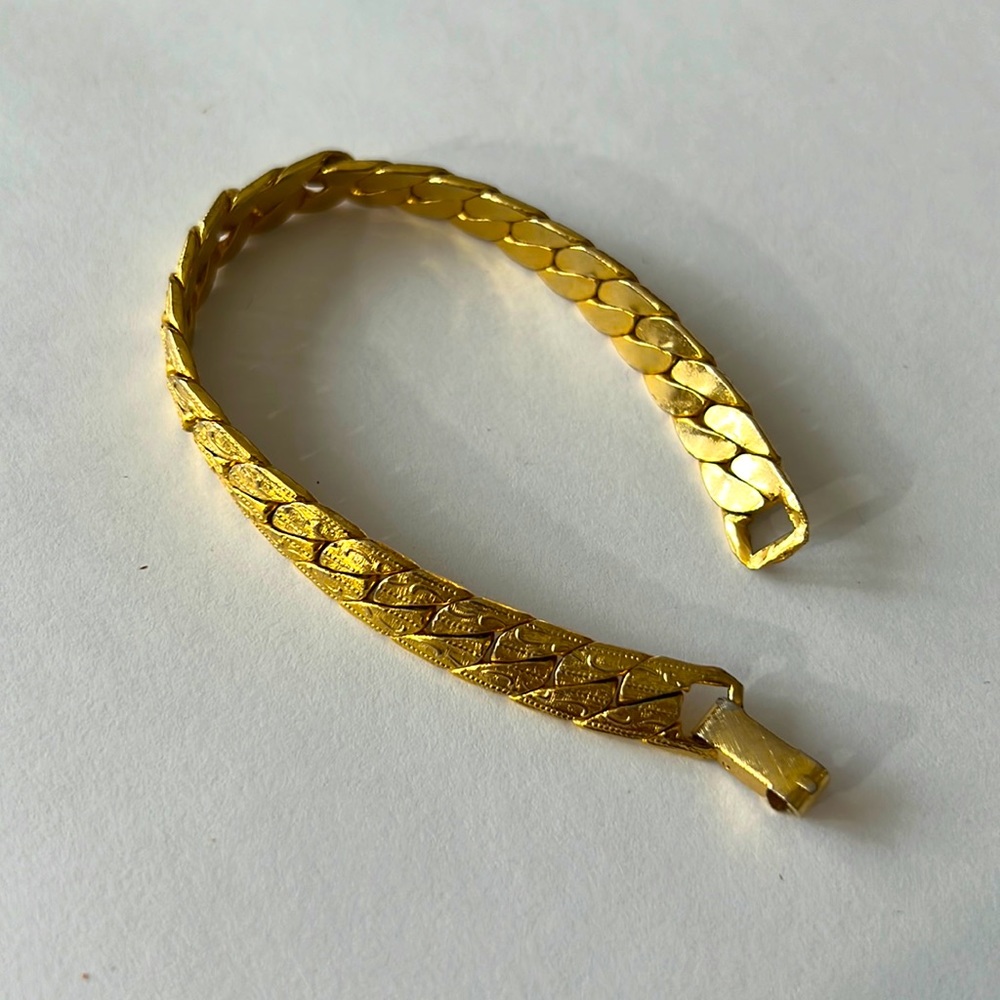 Vintage Sarah Coventry gold tone Cuban link tennis bracelet 7.5 inches